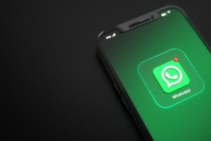 Icono de Whatsapp en la pantalla de un teléfono inteligente.